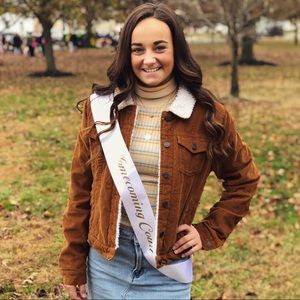 Meet your Posher, Julia